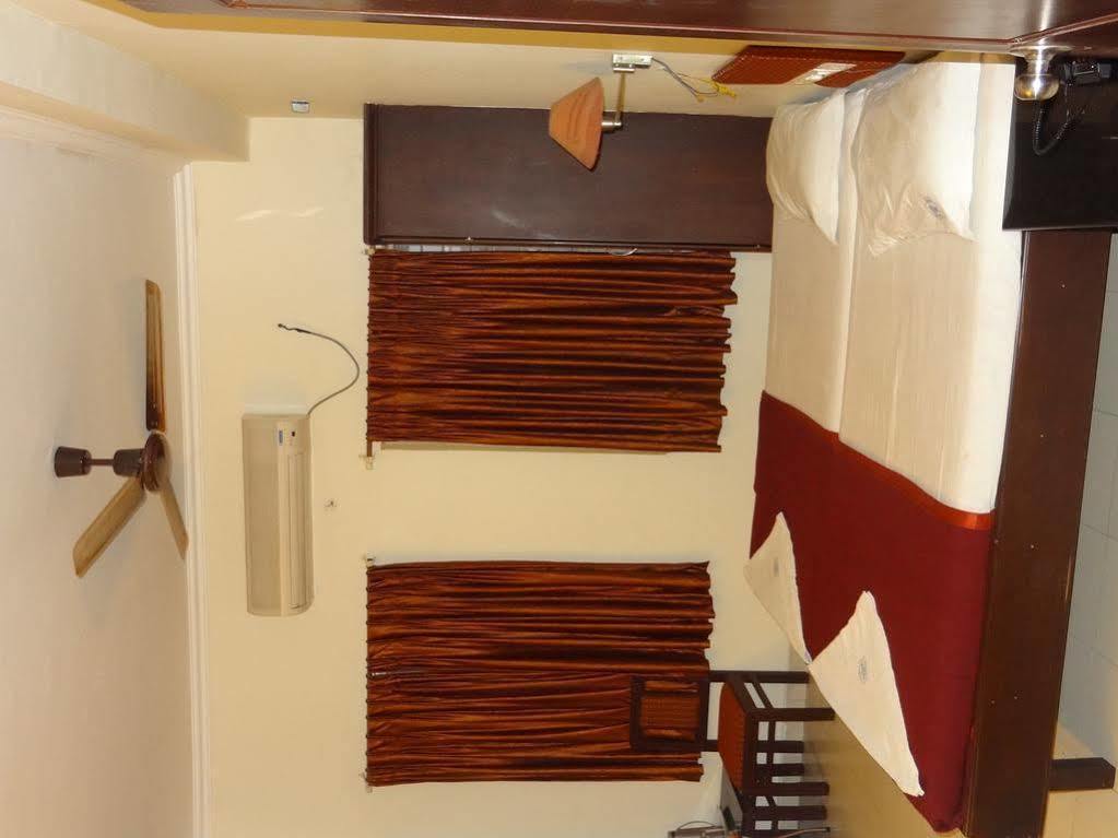 โฮเต็ล เอ็มเจเอ็ม พลาซา Hotel Kochi ภายนอก รูปภาพ