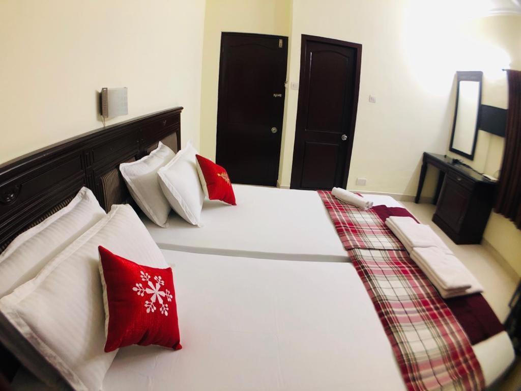 โฮเต็ล เอ็มเจเอ็ม พลาซา Hotel Kochi ภายนอก รูปภาพ